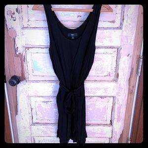 Sleeveless Mossimo Dress with belt & pockets.